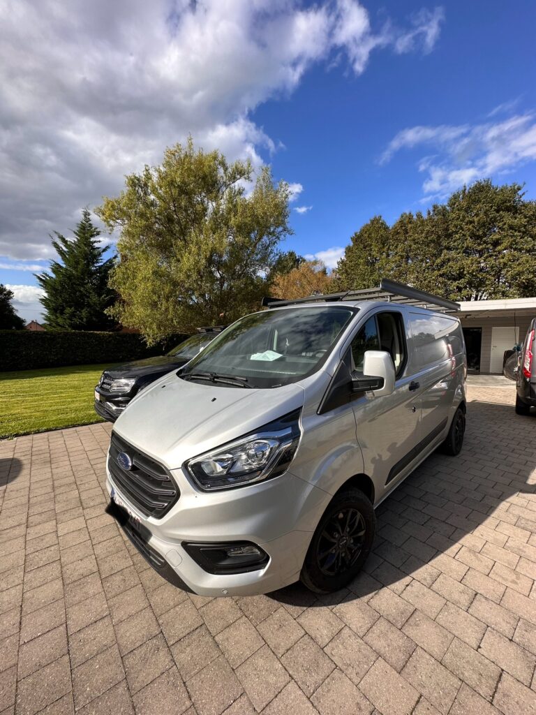Ford Transit Custom Mobietec dakrek in matt zwarte look - voorkant