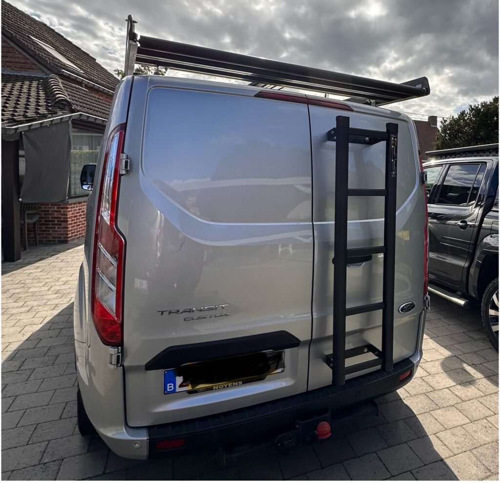 Ford Transit Custom Mobietec dakrek in matt zwarte look - achterkant